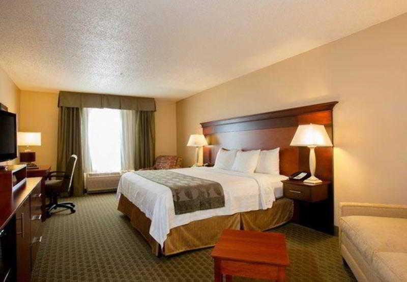 Hotel Fairfield & Detroit Livonia