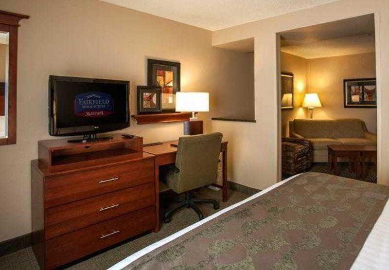 Hotel Fairfield & Detroit Livonia