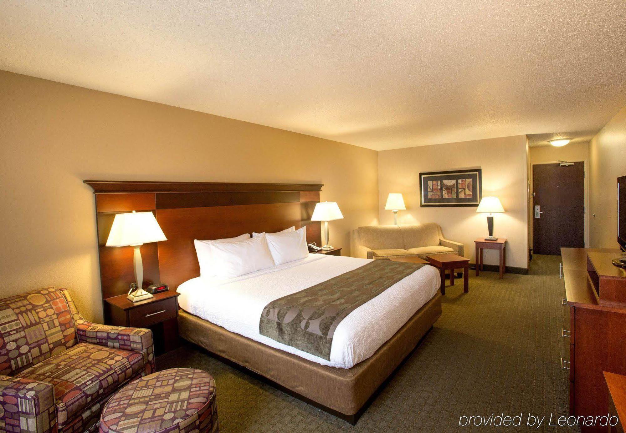 Fairfield & Detroit 3* Livonia