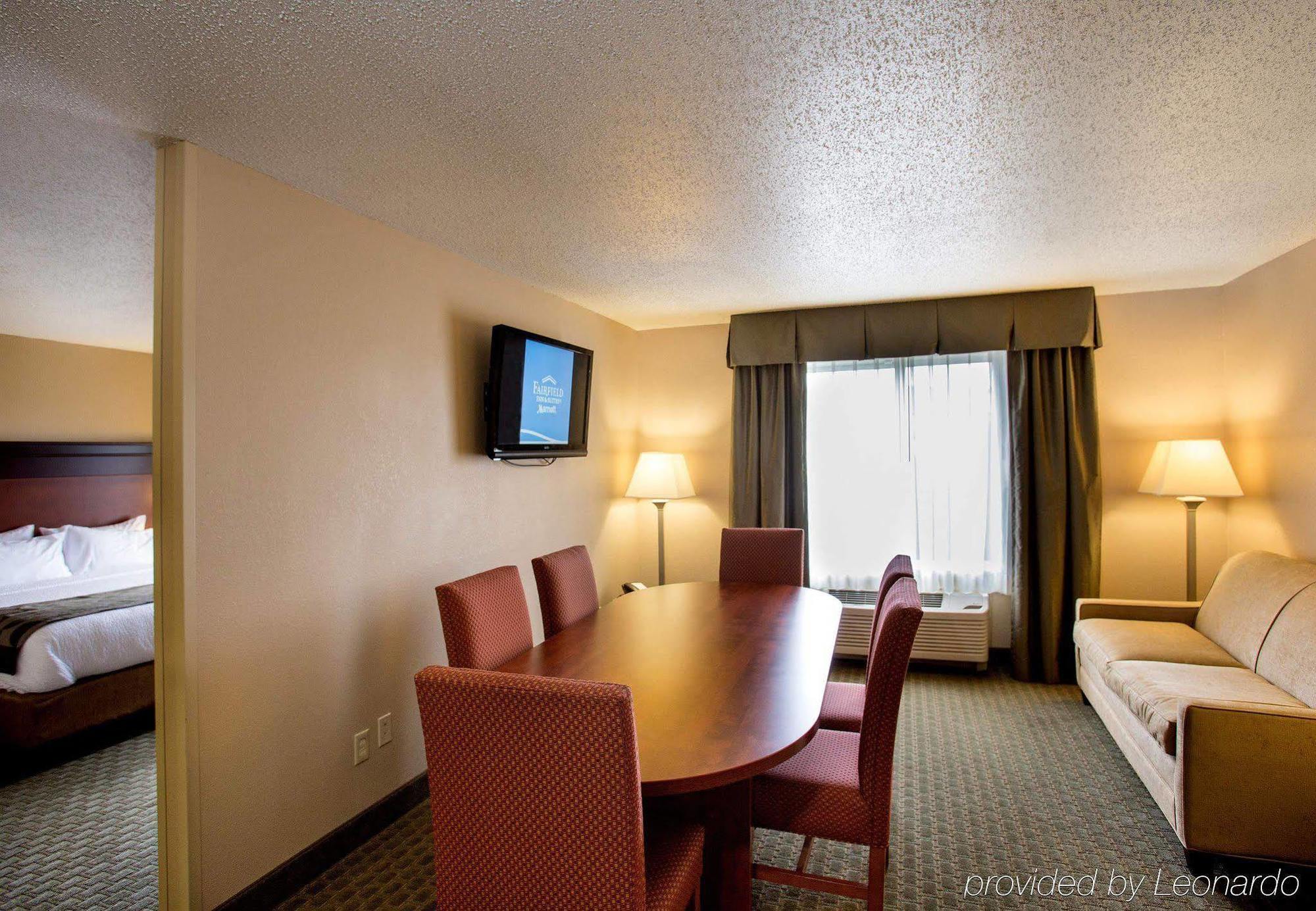Hotel Fairfield & Detroit Livonia