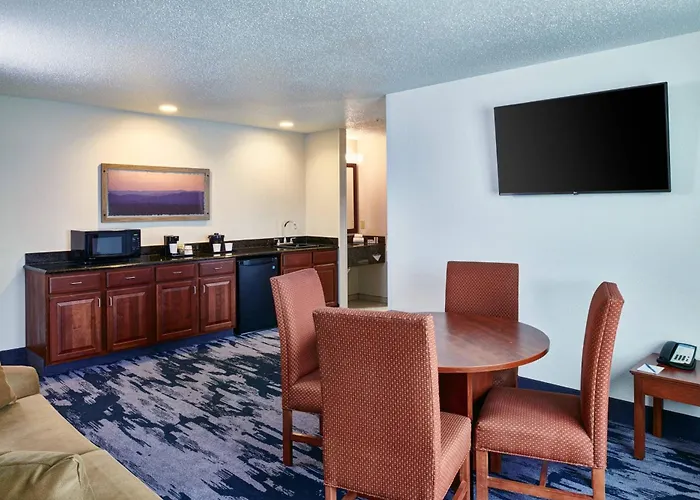 Fairfield Inn & Suites Detroit Livonia