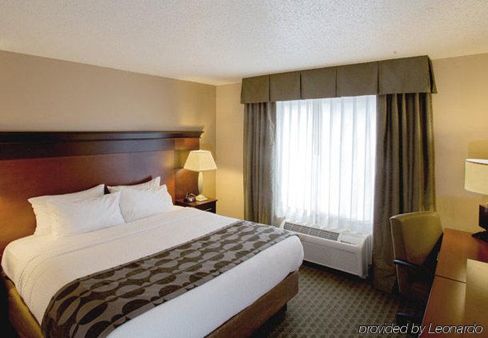 Fairfield & Detroit Hotel 3*
